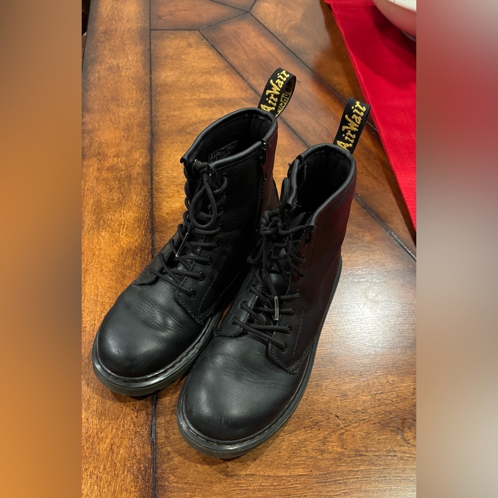 EUC Kids' 1460 Leather Boots (Youth) Sz. 5 ladies/4 Men’s/eu36